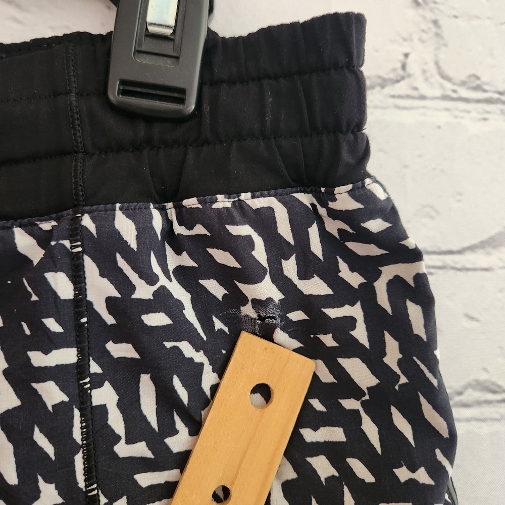 Lululemon Hotty Hot Short - Picture 10 of 10